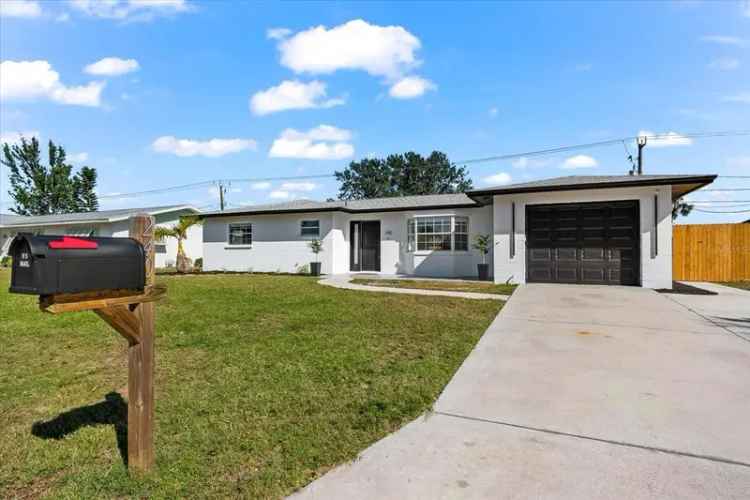 Single-family house For Sale in 240, Algiers Drive, Plantation, Florida