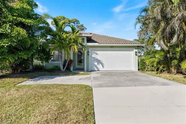 Single-family house For Sale in 557, 96th Avenue North, Florida