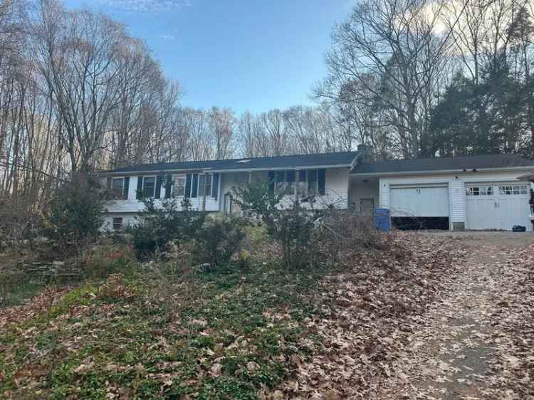 Single-family house For Sale in 75, White Plains Road, Norwich, Connecticut