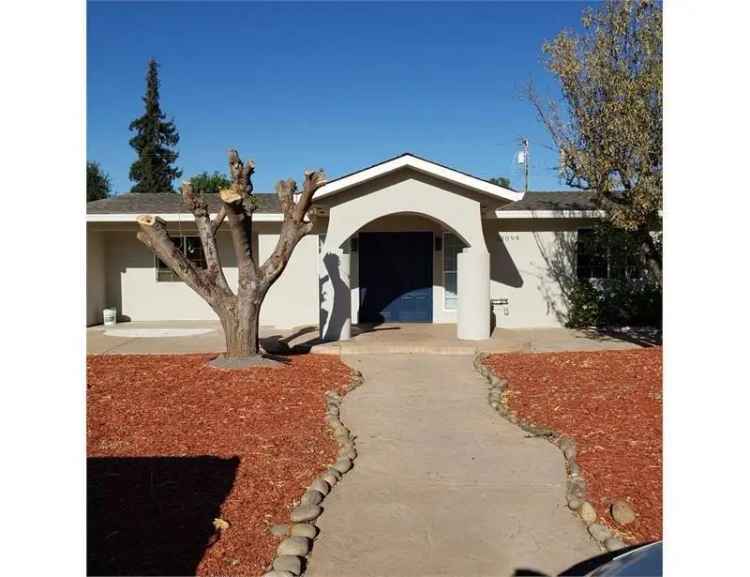 Single-family house For Sale in 13098, Water Street, San Jose, California