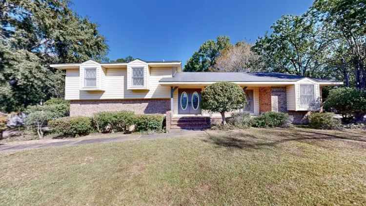 Single-family house For Sale in Dothan, Alabama