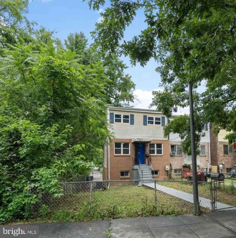 Single-family house For Sale in 5812, Clay Street Northeast, Washington, District of Columbia