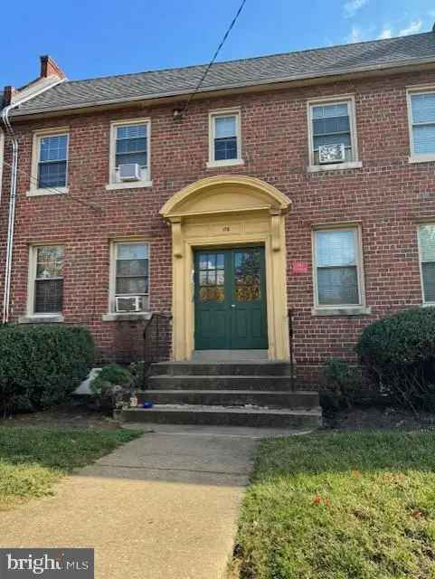 Multi-family house For Sale in 175, 35th Street Northeast, Washington, District of Columbia