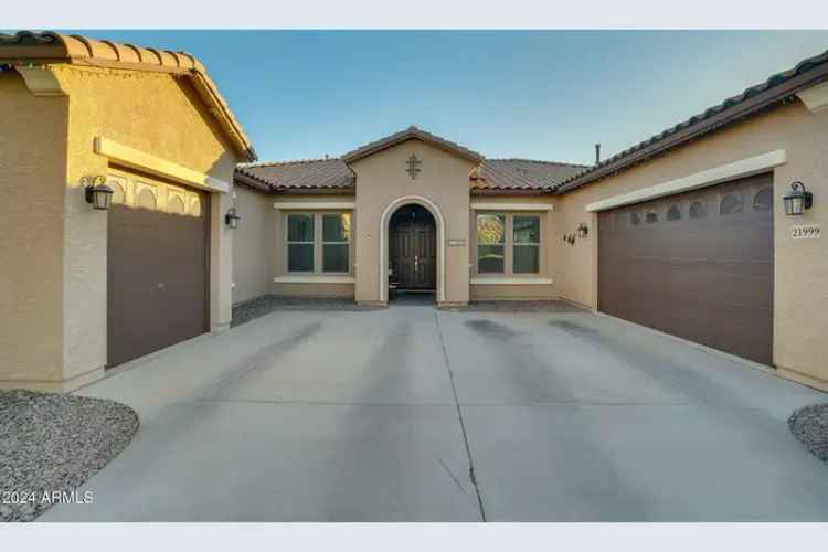 Single-family house For Sale in 21999, East Camacho Road, Queen Creek, Arizona