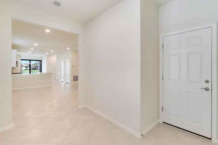 Single-family house For Sale in 633, Southeast Monet Drive, Port Saint Lucie, Florida