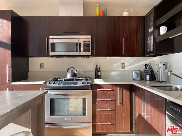 Condo For Sale in 1100, South Hope Street, Los Angeles, California