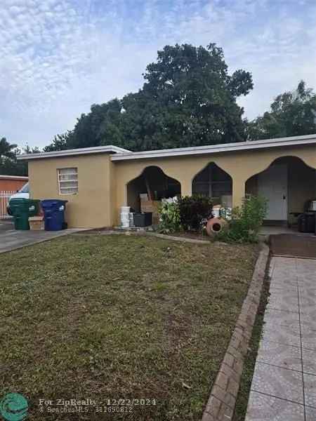 Single-family house For Sale in 18623, Northwest 10th Road, Miami Gardens, Florida