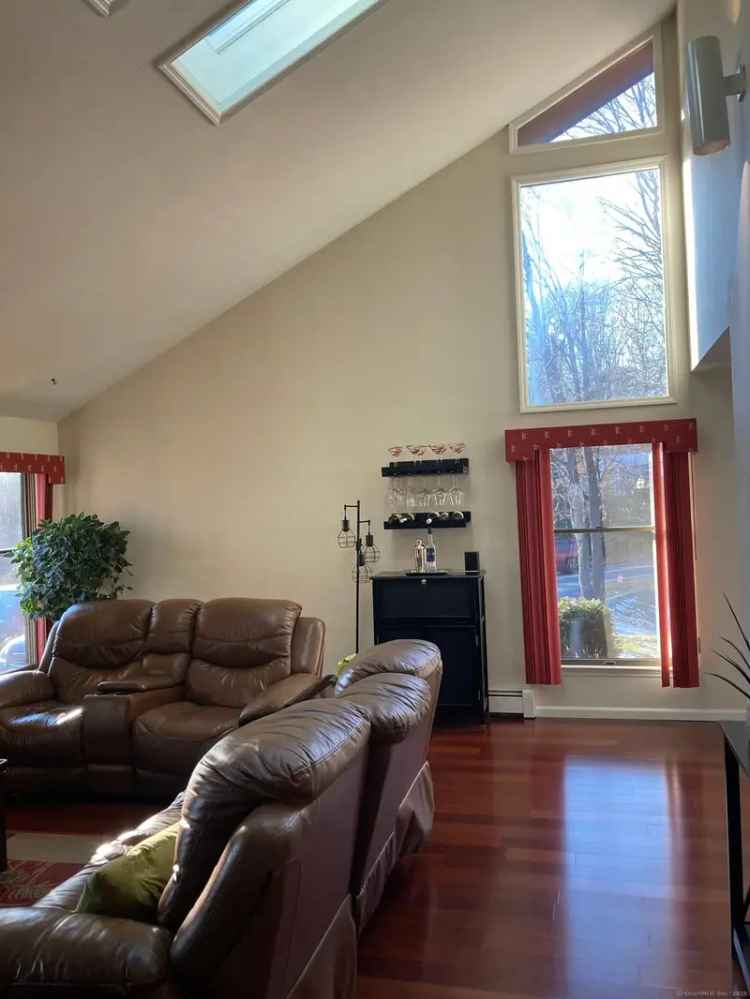 Single-family house For Sale in 718, Long Hill Avenue, Shelton, Connecticut