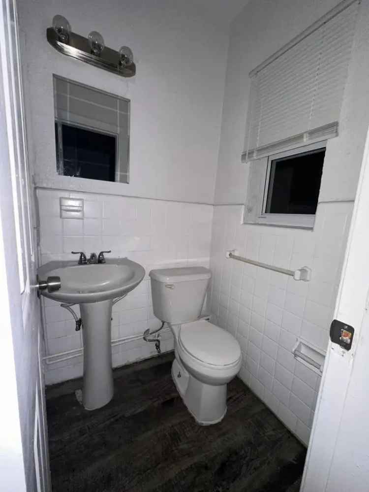 Studio Apartment with Private Terrace - Pets OK