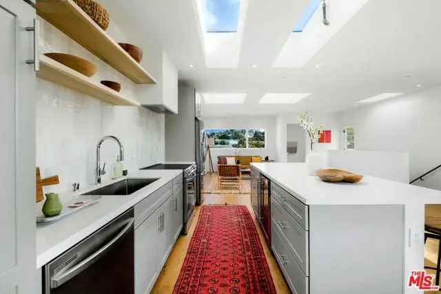 Single-family house For Sale in Los Angeles, California