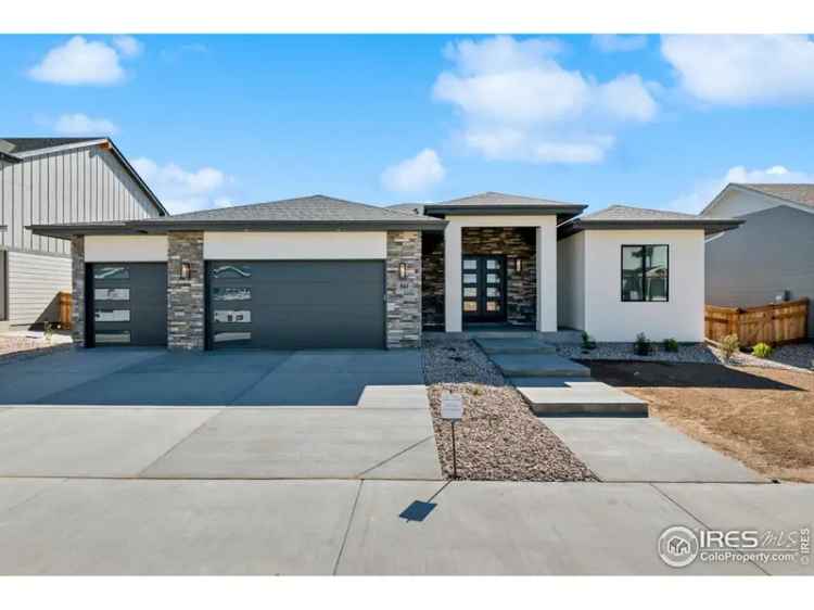 Single-family house For Sale in Windsor, Colorado