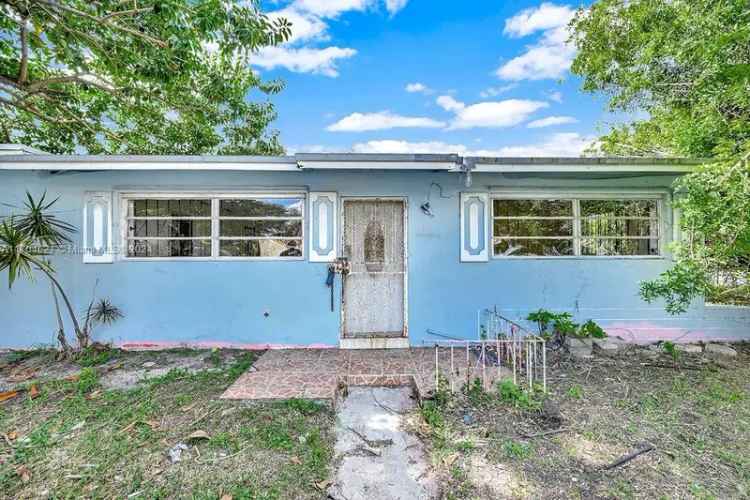 Single-family house For Sale in 2100, Northwest 76th Street, Hialeah, Florida