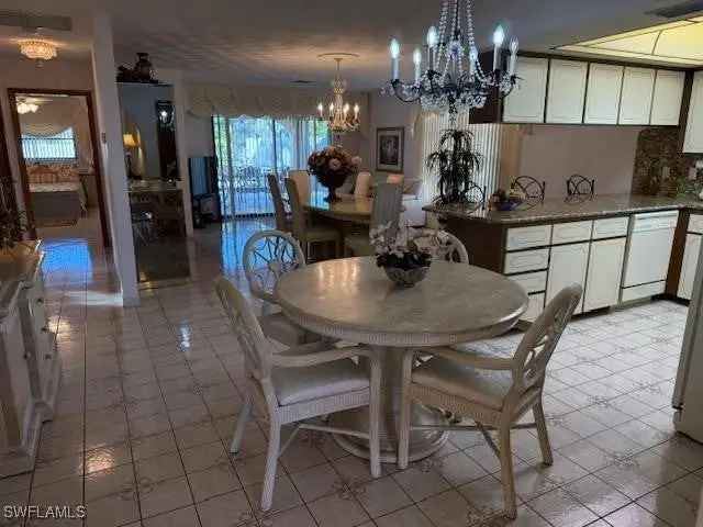 Single-family house For Sale in 581, 106th Avenue North, Florida