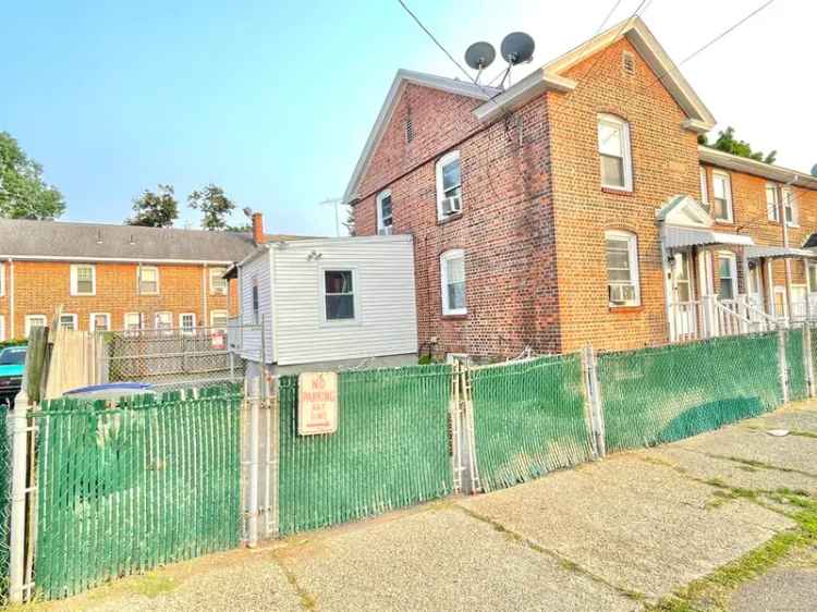 Single-family house For Sale in 94, Asylum Street, Bridgeport, Connecticut