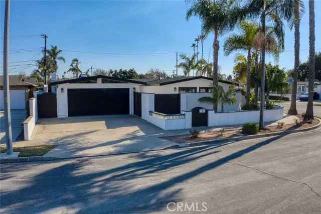 Single-family house For Sale in 3098, Sumatra Place, Costa Mesa, California