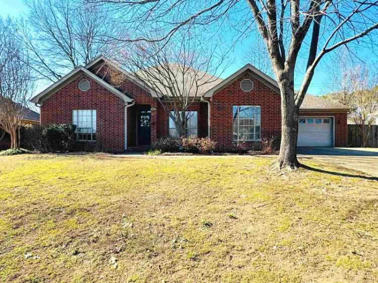 Single-family house For Sale in 1815, Chicot Drive, Conway, Arkansas