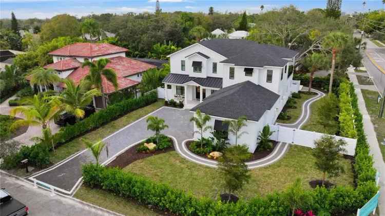 Single-family house For Sale in 1783, Bayview Drive, Sarasota, Florida