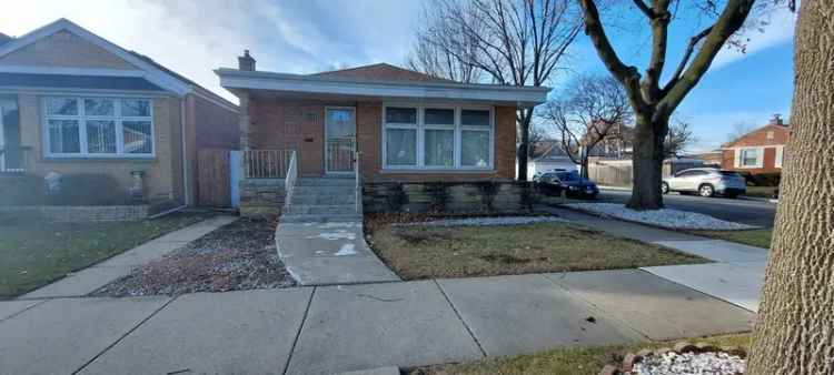 Single-family house For Sale in 8800, South Ridgeland Avenue, Chicago, Illinois