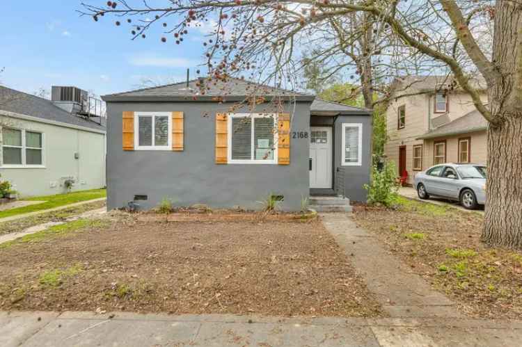 Single-family house For Sale in 2168, 6th Avenue, Sacramento, California