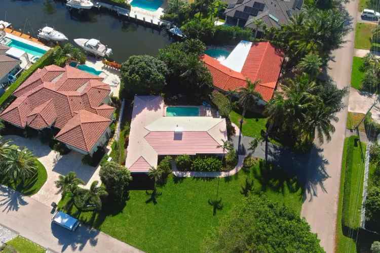 Single-family house For Sale in Delray Beach, Florida