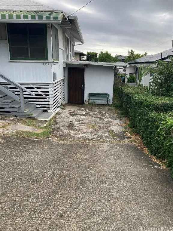 Single-family house For Sale in 3507, Pakui Street, Honolulu, Hawaii