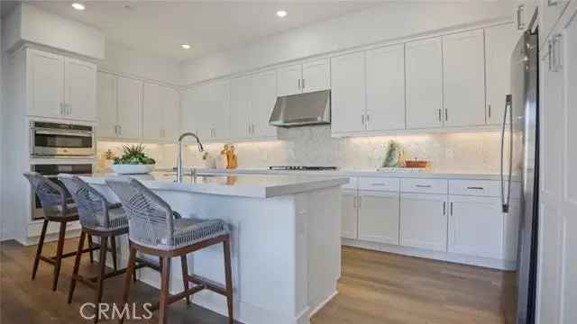 Single-family house For Sale in Irvine, California