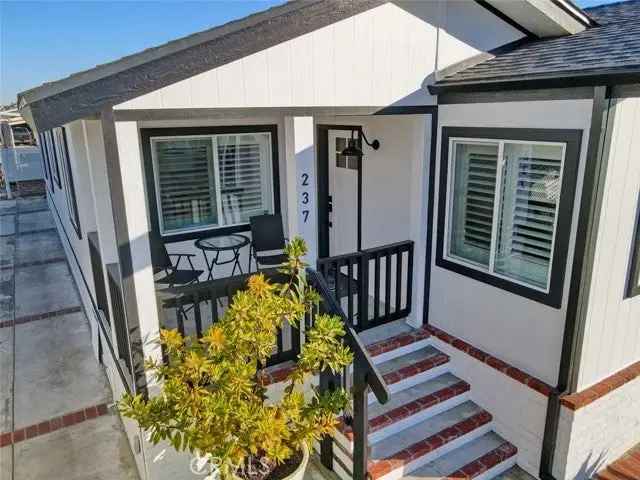 Single-family house For Sale in 16222, Monterey Lane, Huntington Beach, California