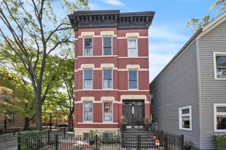 Multi-family house For Sale in 1900, North Bissell Street, Chicago, Illinois