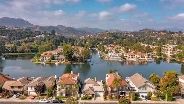 Single-family house For Sale in Thousand Oaks, California