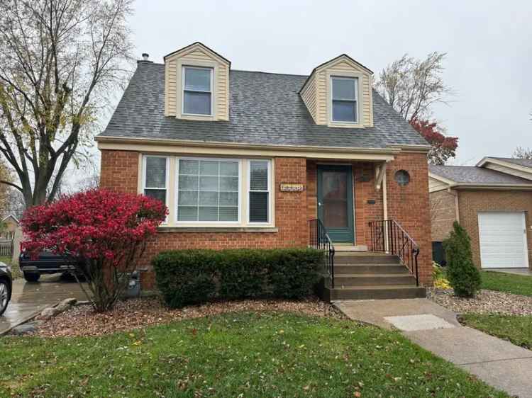 Single-family house For Sale in 18642, Marshfield Avenue, Homewood, Illinois