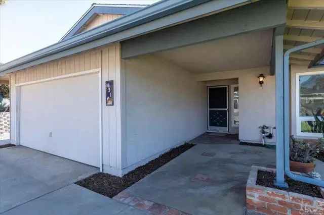 Single-family house For Sale in 631, Banjo Court, San Marcos, California