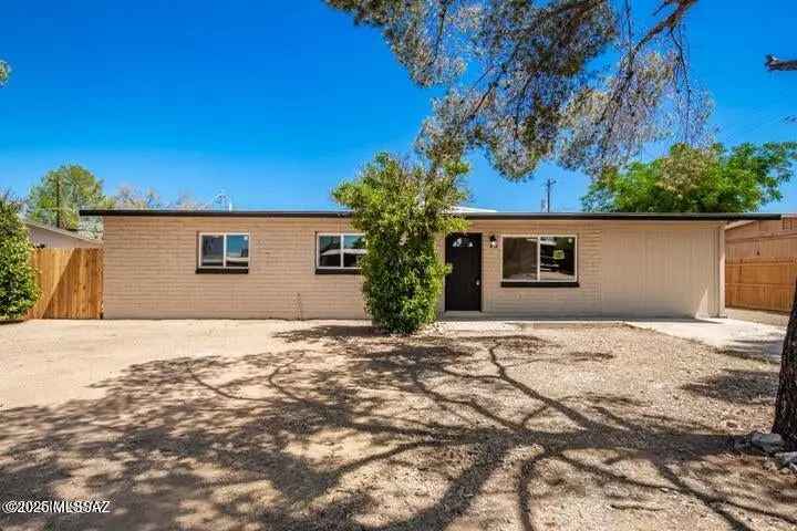 Single-family house For Sale in 6271, East 20th Street, Tucson, Arizona