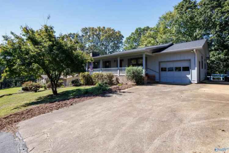 Single-family house For Sale in Scottsboro, Alabama