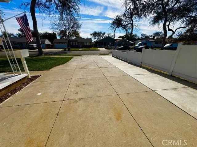 Single-family house For Sale in 527, West Hill Avenue, Fullerton, California