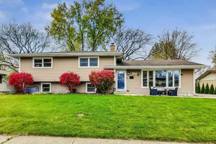 Single-family house For Sale in 1229, Basswood Drive, Naperville, Illinois