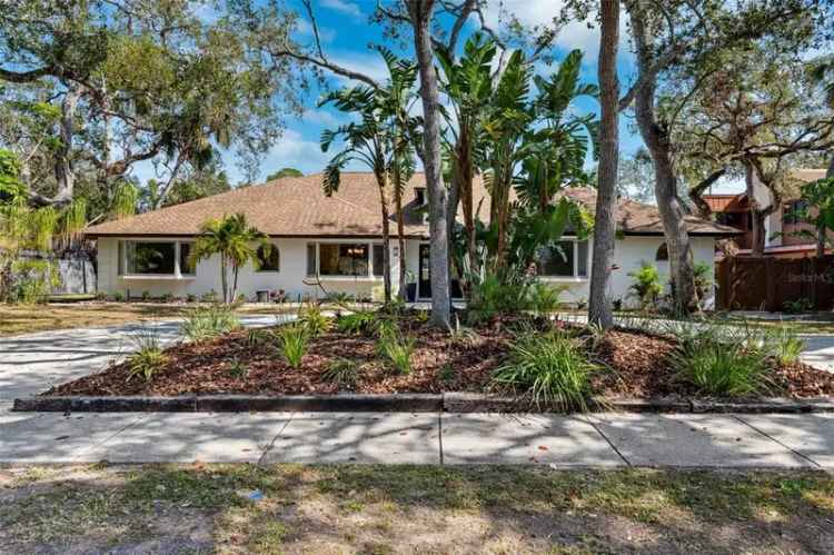 Single-family house For Sale in 1621, Park Street North, Saint Petersburg, Florida