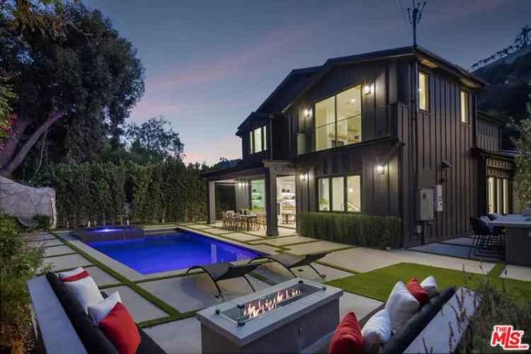 Single-family house For Sale in Beverly Hills, California