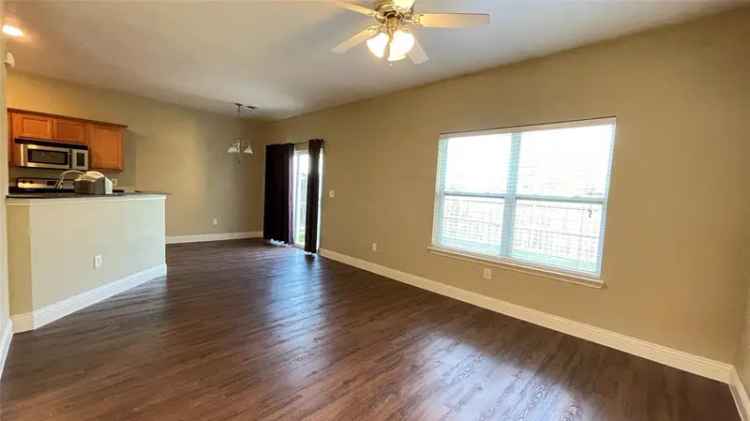 Condo For Rent in 2815, Pasadena Lane, Arlington, Texas