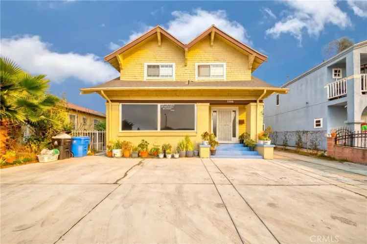 Single-family house For Sale in 2308, 11th Avenue, Los Angeles, California