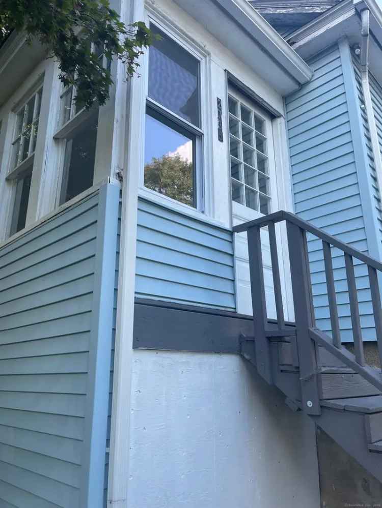 Single-family house For Sale in 2735, East Main Street, Waterbury, Connecticut