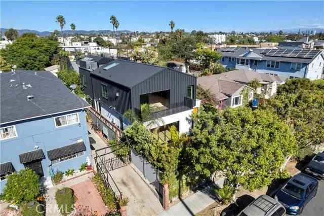 Single-family house For Sale in Los Angeles, California