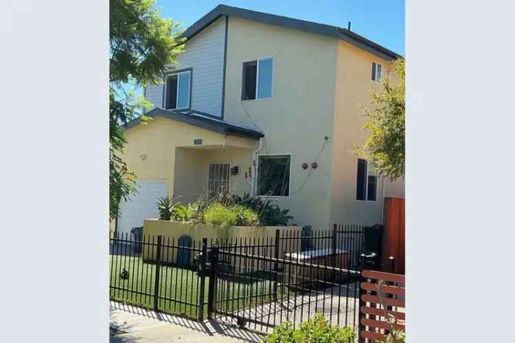 Multi-family house For Sale in Firestone Park, California