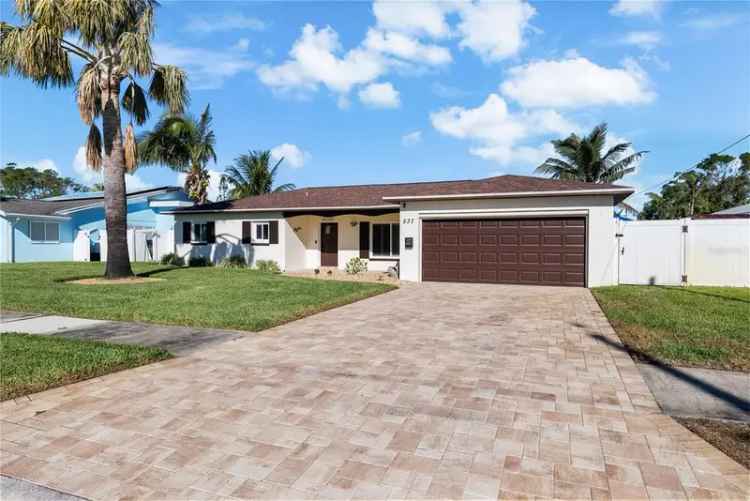 Single-family house For Sale in 537, Dolphin Avenue Southeast, Saint Petersburg, Florida