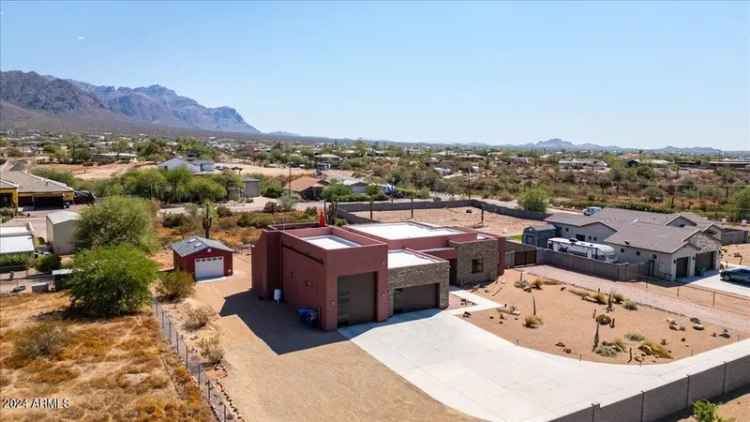 Single-family house For Sale in Apache Junction, Arizona