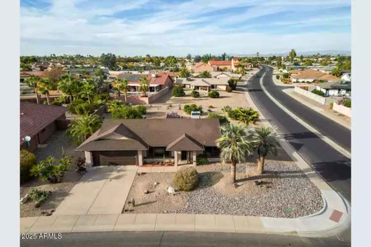 Single-family house For Sale in 17824, North Azurite Drive, Sun City West, Arizona