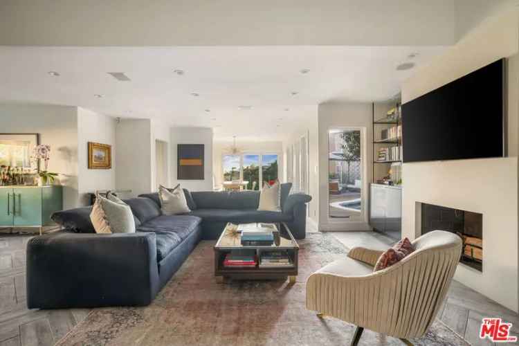 Single-family house For Sale in 2137, Sunset Plaza Drive, Los Angeles, California