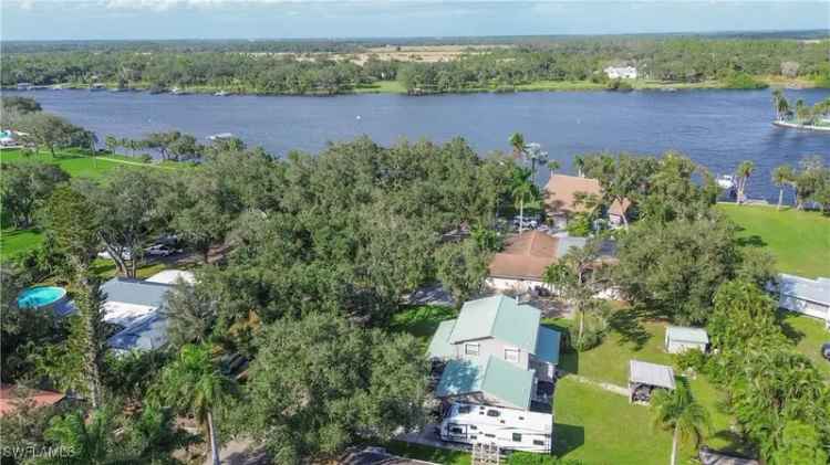 Single-family house For Sale in Fort Myers Shores, Florida