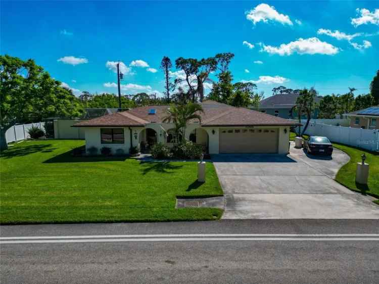 Single-family house For Sale in 3363, Shamrock Drive, South Venice, Florida