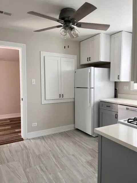 Spacious 1 Bed + Den Apartment in Melrose Park