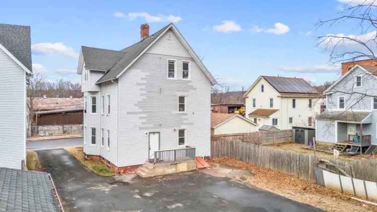 Multi-family house For Sale in 19, Cambridge Street, Meriden, Connecticut